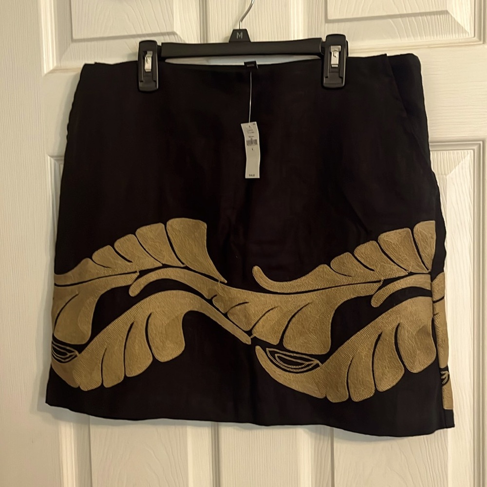 Banana Republic Black embroidered mini skirt-Size 8